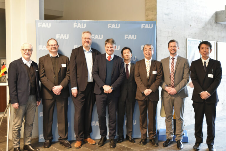 Japanese General Consul visited us at our renewal review