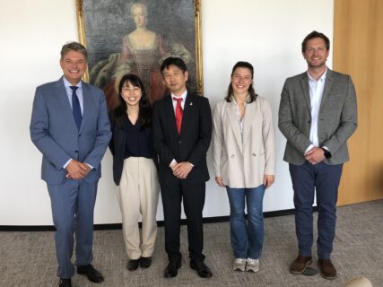 Zum Artikel "Strengthening International Ties: Meeting with the Consul General from Munich at FAU Erlangen"